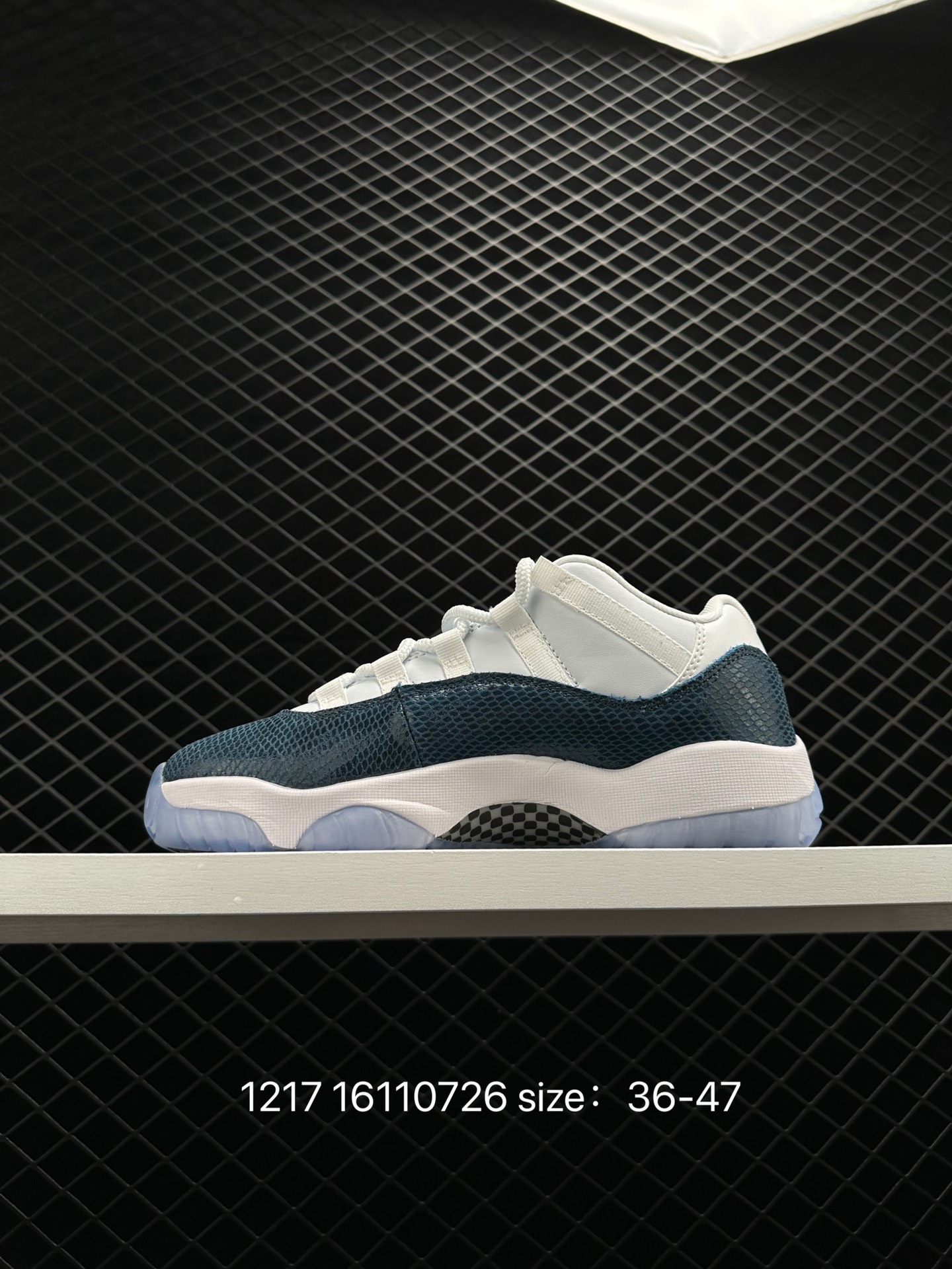 Air Jordan 11 Retro Low 